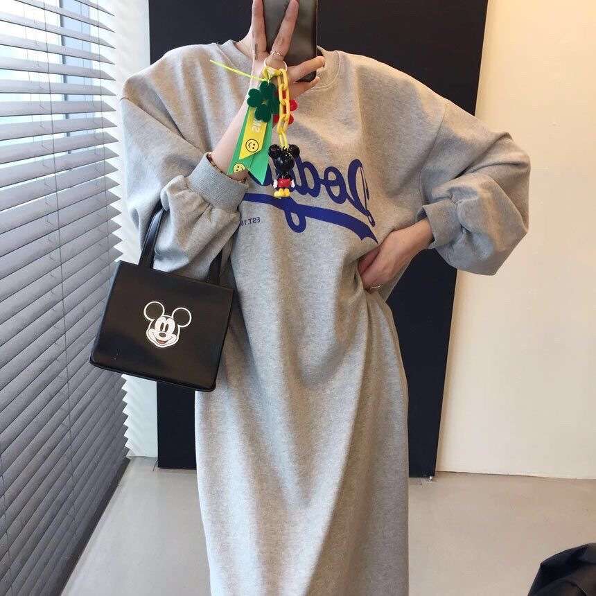 カジュアルコーデ  ゆったりスウェットワンピース