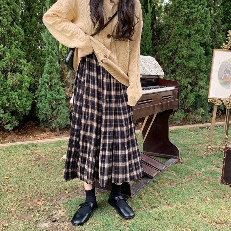 カジュアルコーデ プリーツチェックスカート