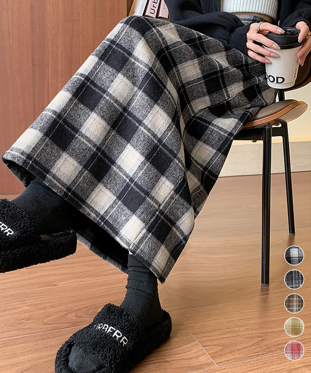 カジュアルコーデ チェック柄ロングスカート 後ろ切り込みタイトスカート