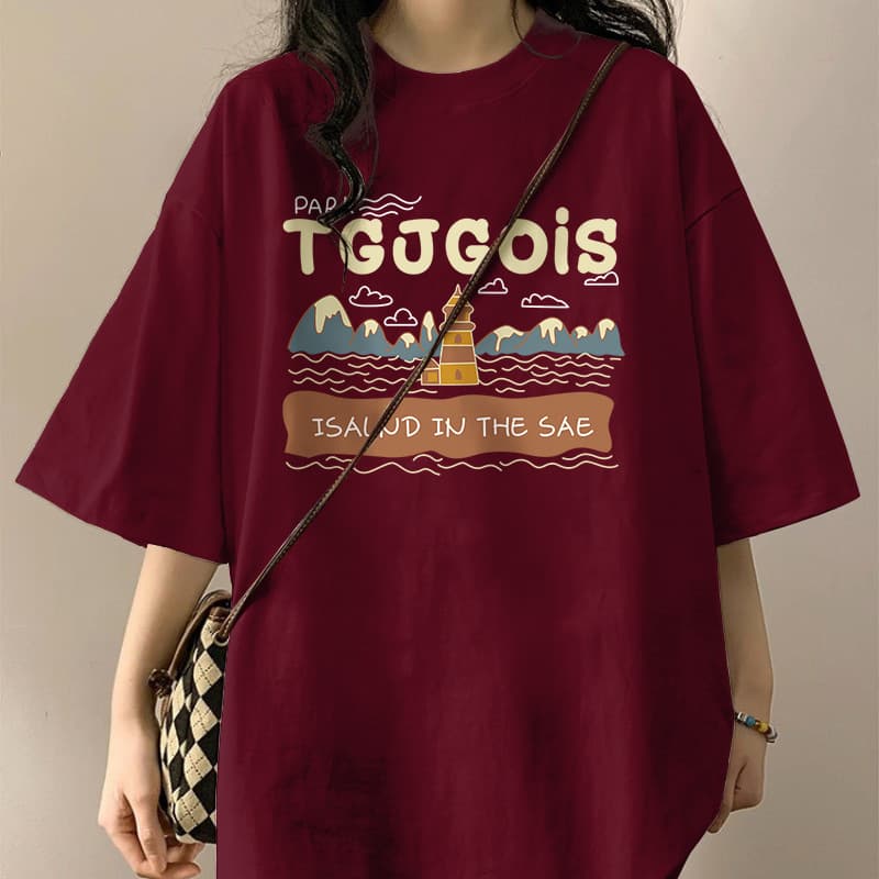 カジュアルコーデ リゾート風景プリント半袖Tシャツ