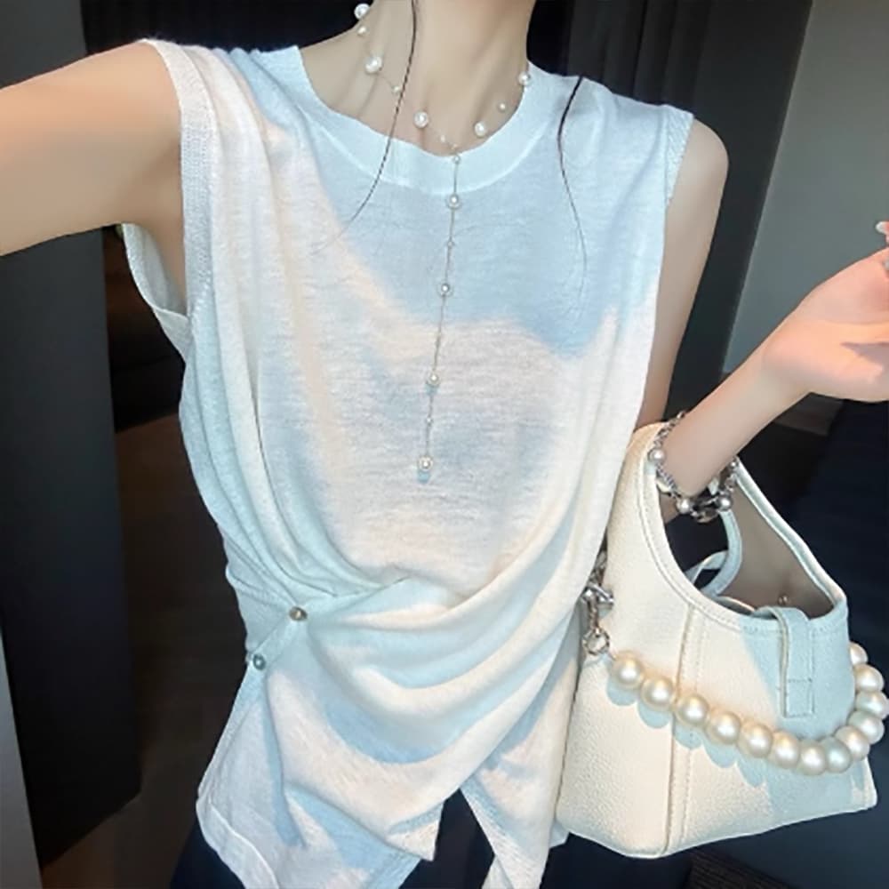 カジュアルコーデ ニットトップス袖なし薄手重ね着きれいめ