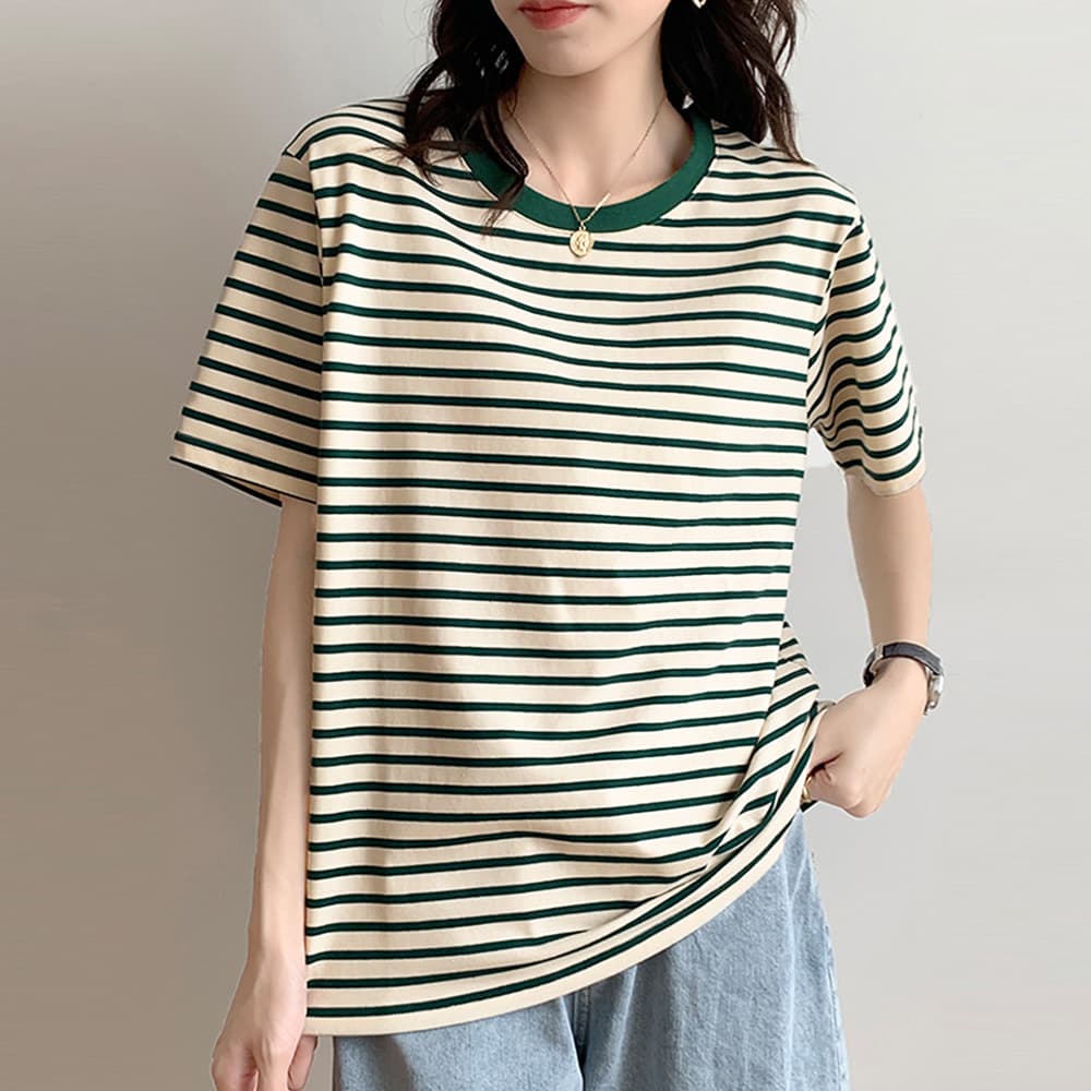 カジュアルコーデ 彩り襟元 ボーダーTシャツ レディーストップス