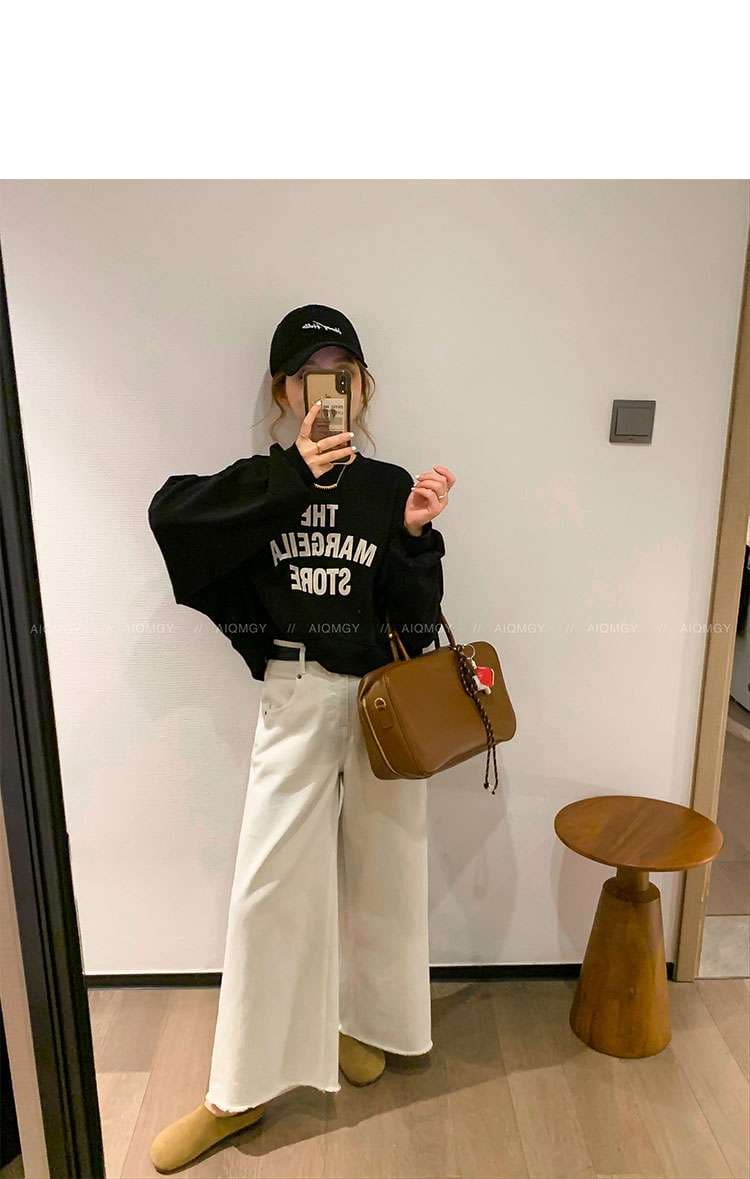カジュアルコーデ アーチロゴスウェット
