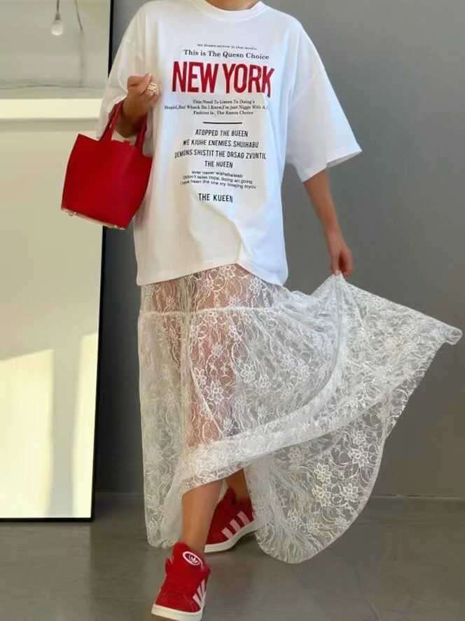 カジュアルコーデ  ニューヨークTシャツ×レーススカートワンピース