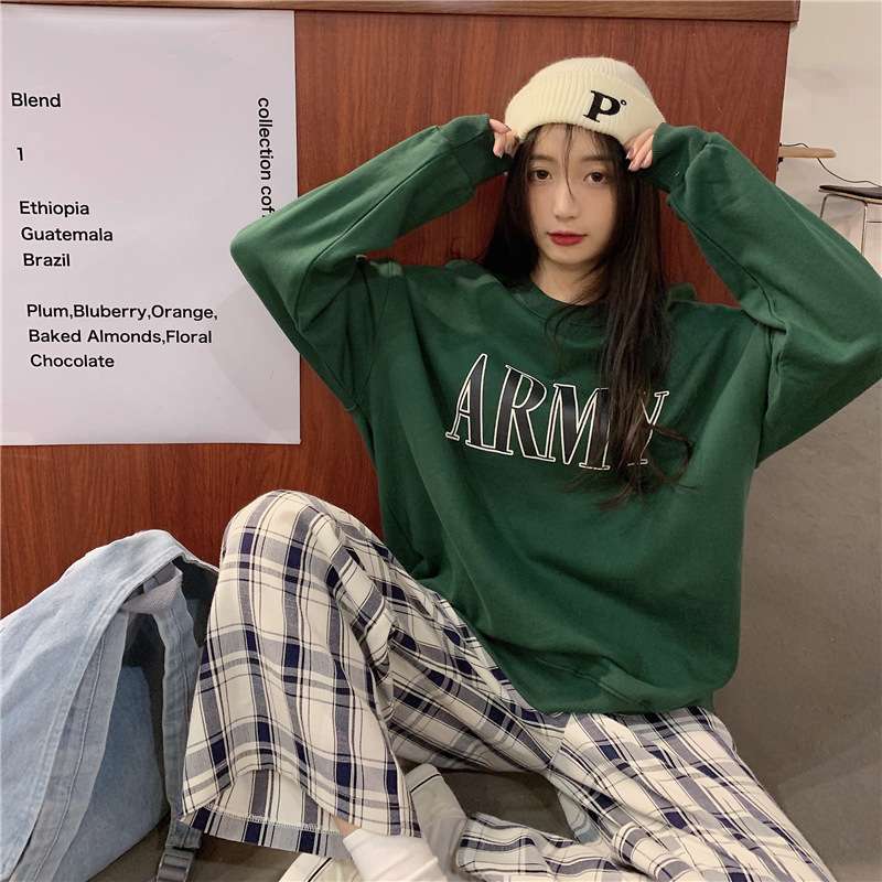 カジュアルコーデ  ARMYロゴオーバーサイズスウェット