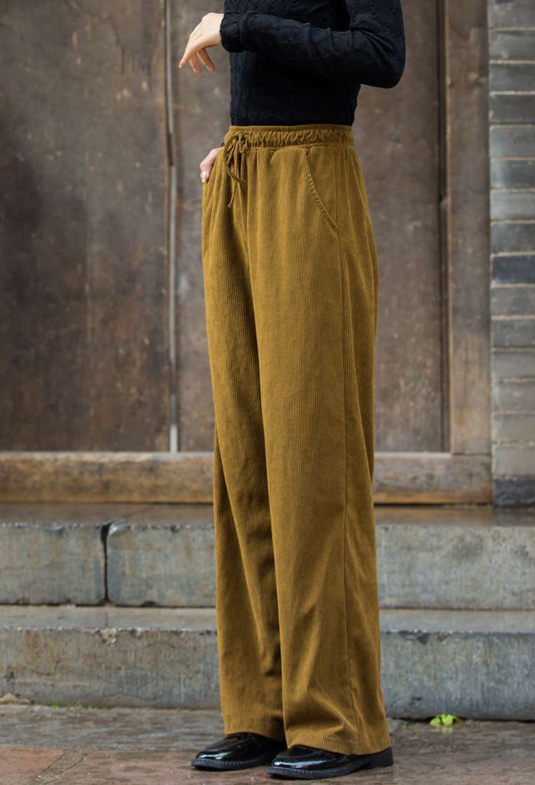 カジュアルコーデ  ゆったりコーデュロイワイドパンツ