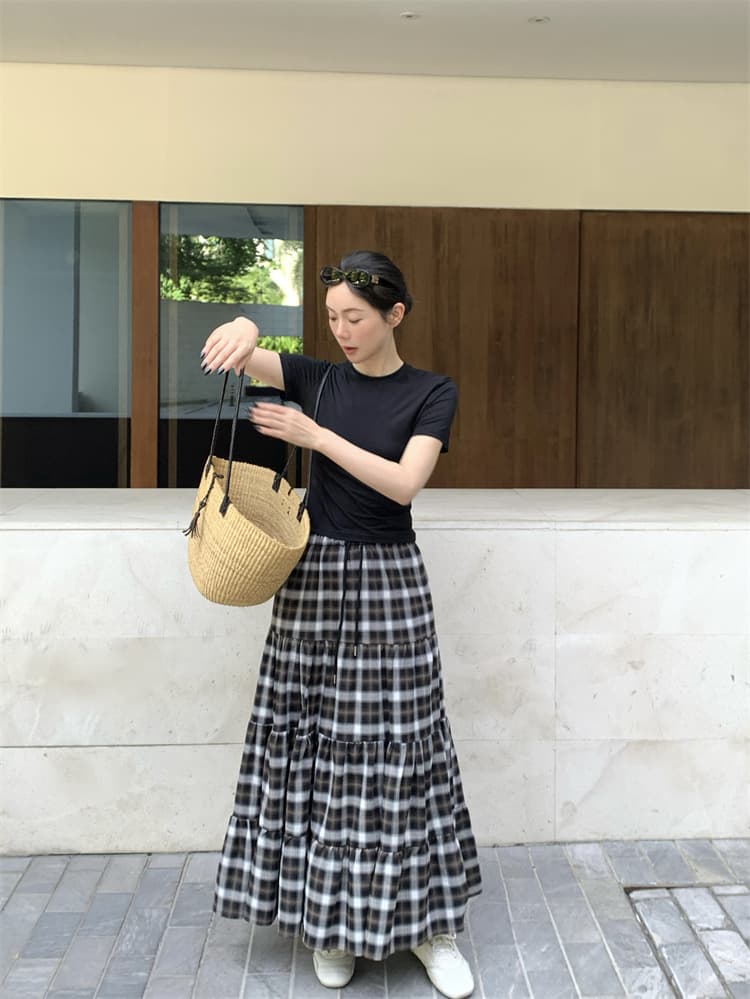 カジュアルコーデ 格子柄ティアードロングスカート