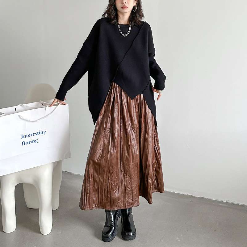 カジュアルコーデ  プリーツロングスカート