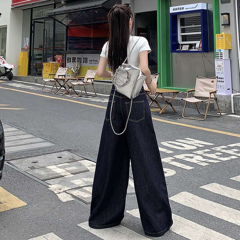 カジュアルコーデ  ゆったりワイドデニムパンツ