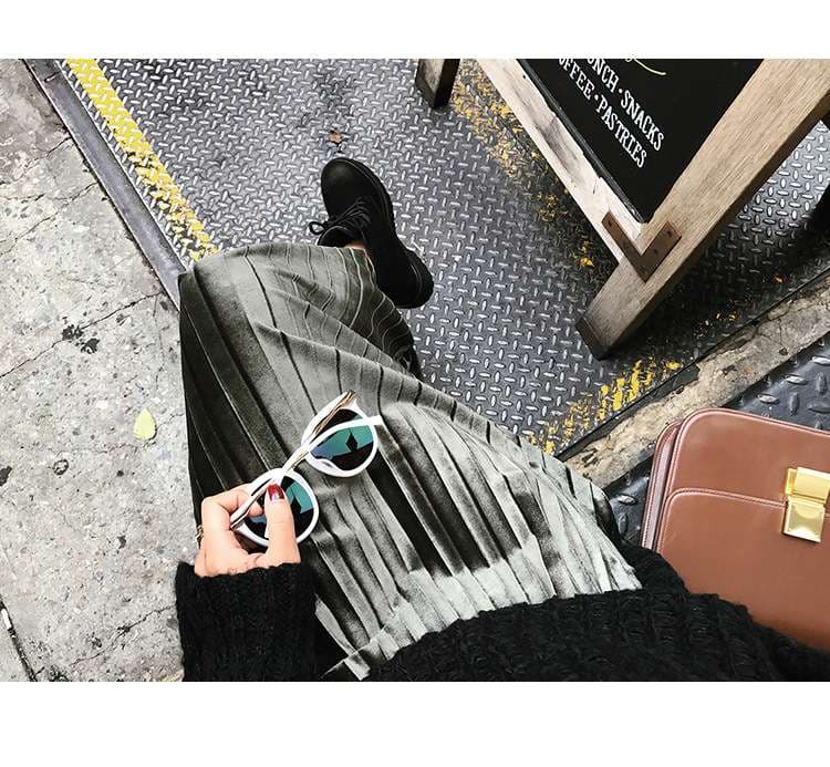 カジュアルコーデ  プリーツミディスカート