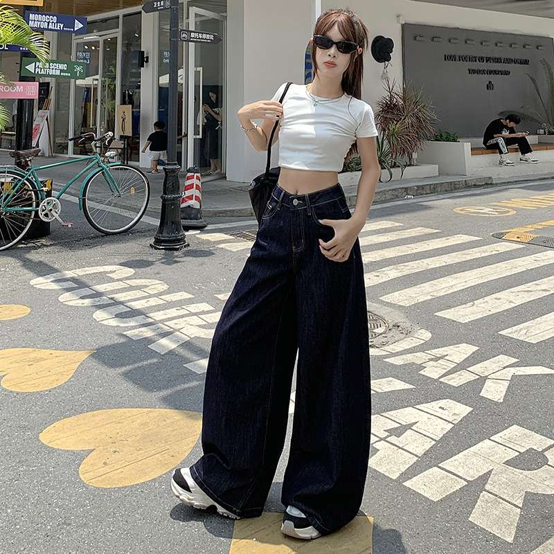 カジュアルコーデ  ゆったりワイドデニムパンツ