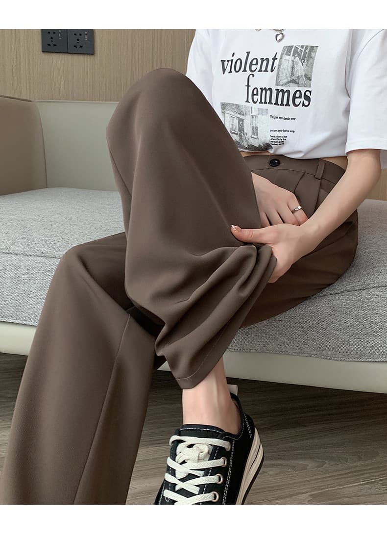 カジュアルコーデ ゆったりワイドストレートパンツ