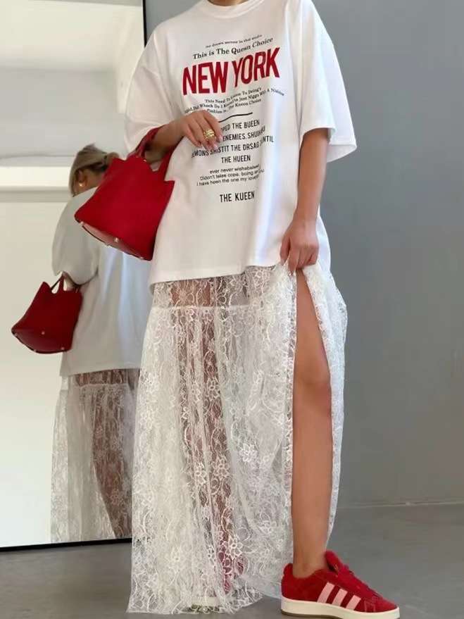 カジュアルコーデ  ニューヨークTシャツ×レーススカートワンピース