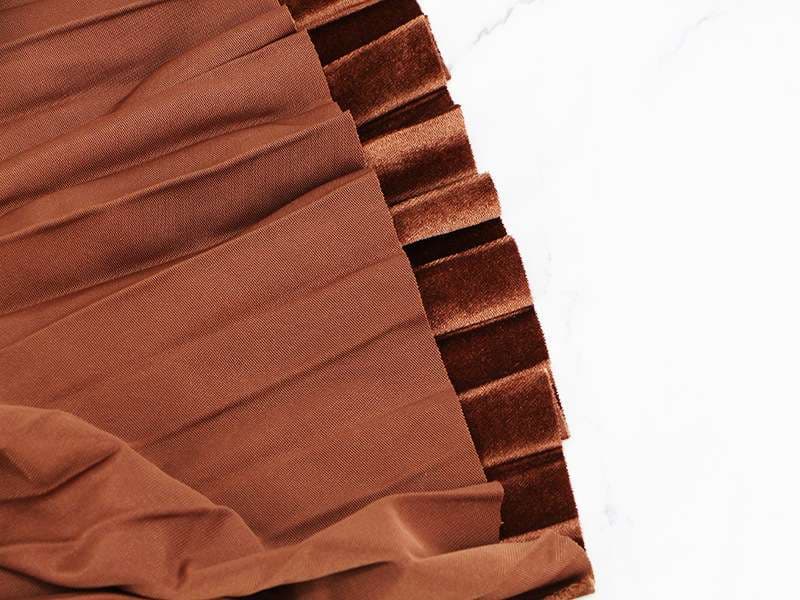 カジュアルコーデ  プリーツミディスカート