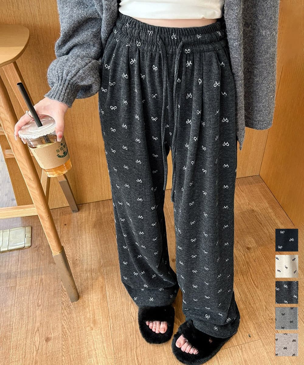 カジュアルコーデ 小花柄薄手パンツ ゆったりワイド美脚パンツ