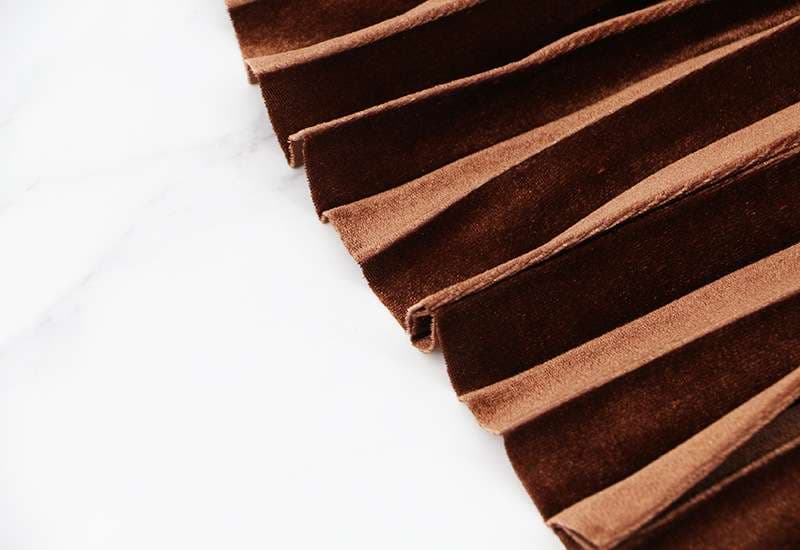 カジュアルコーデ  プリーツミディスカート