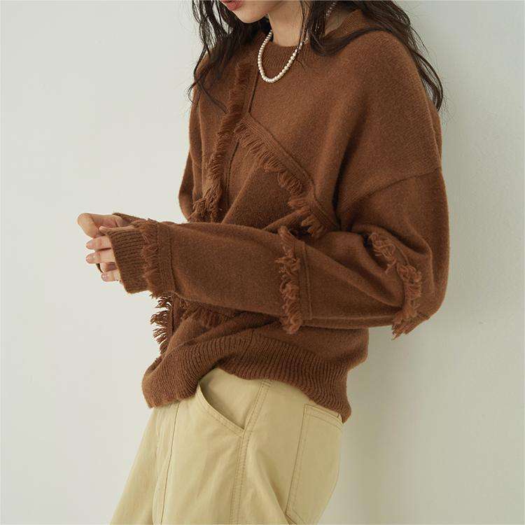 カジュアルコーデ  フリンジデザインゆったりニットセーター