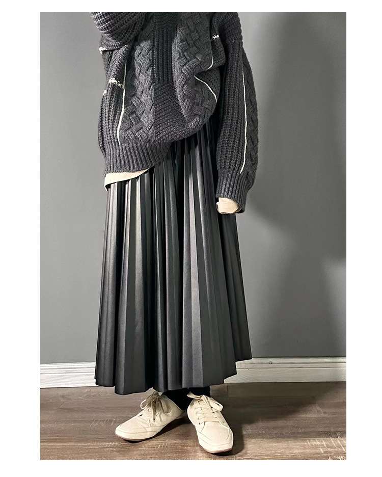 カジュアルコーデ  プリーツロングスカート