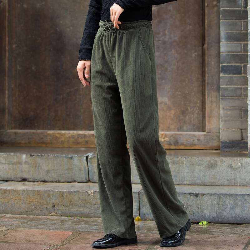 カジュアルコーデ  ゆったりコーデュロイワイドパンツ