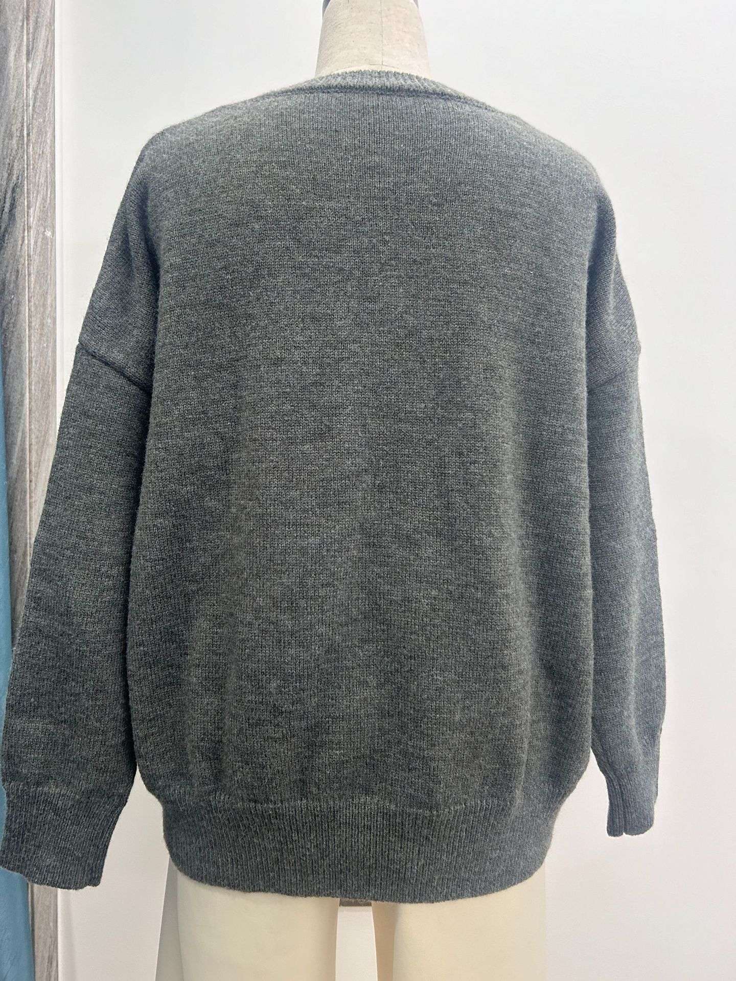 カジュアルコーデ  ゆったりオーバーサイズニットセーター