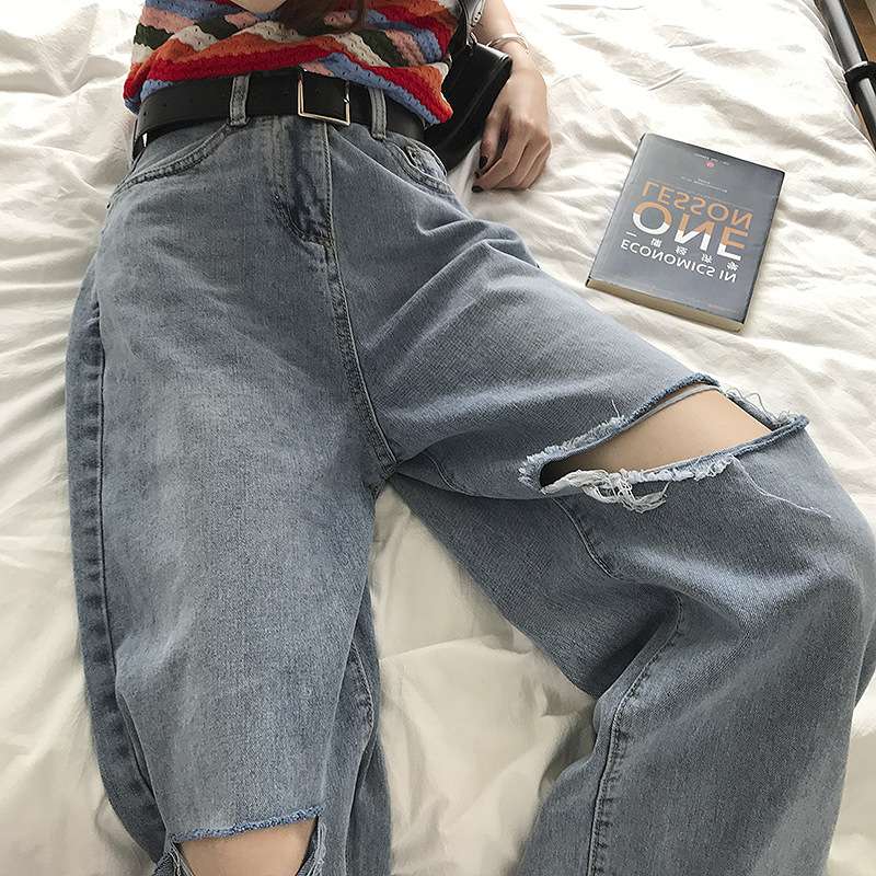 カジュアルコーデ  ゆったりダメージ加工ワイドデニムパンツ