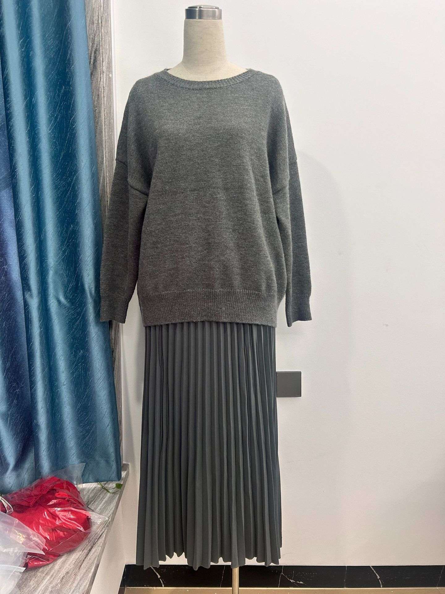 カジュアルコーデ  ゆったりオーバーサイズニットセーター