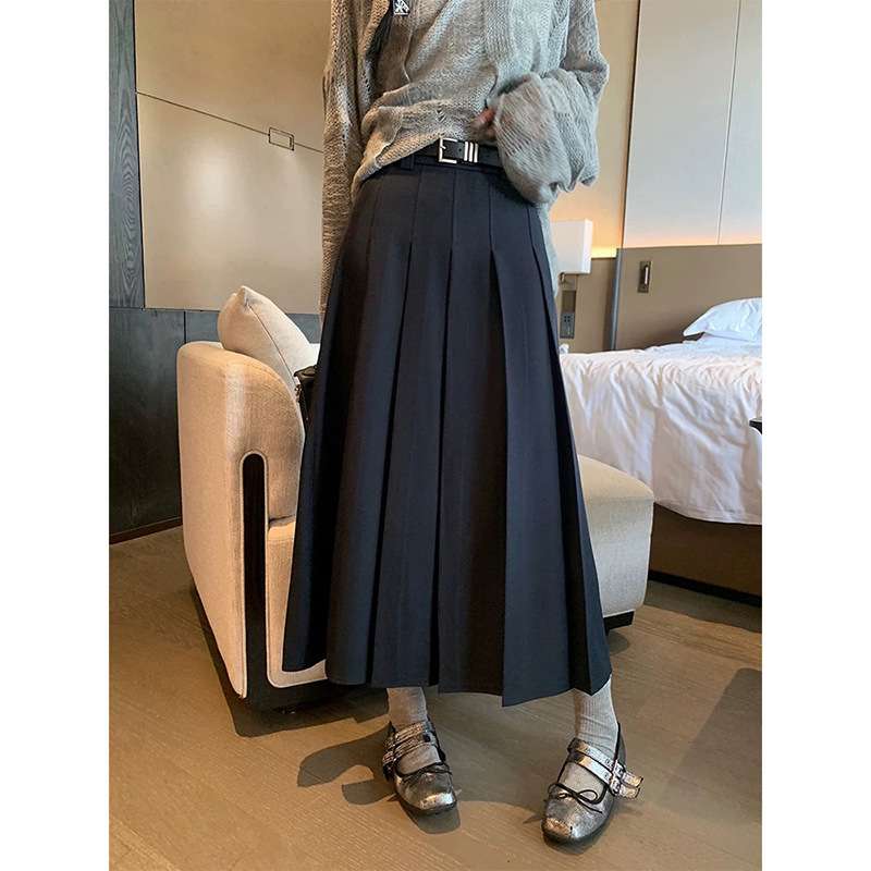 カジュアルコーデ  プリーツロングフレアスカート