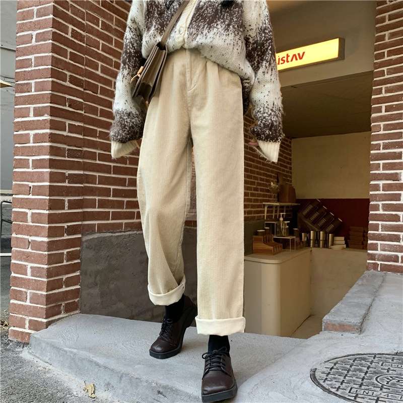 カジュアルコーデ  コーデュロイワイドストレートパンツ