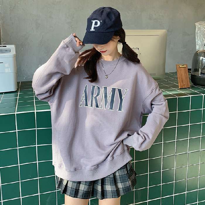 カジュアルコーデ  ARMYロゴオーバーサイズスウェット