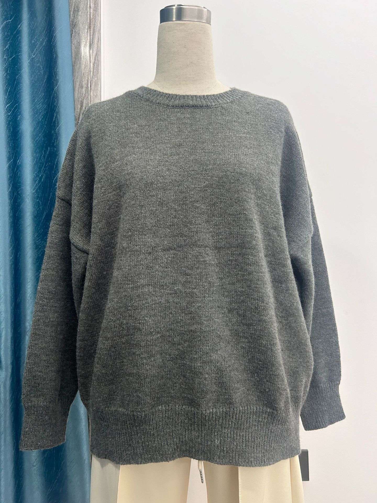 カジュアルコーデ  ゆったりオーバーサイズニットセーター