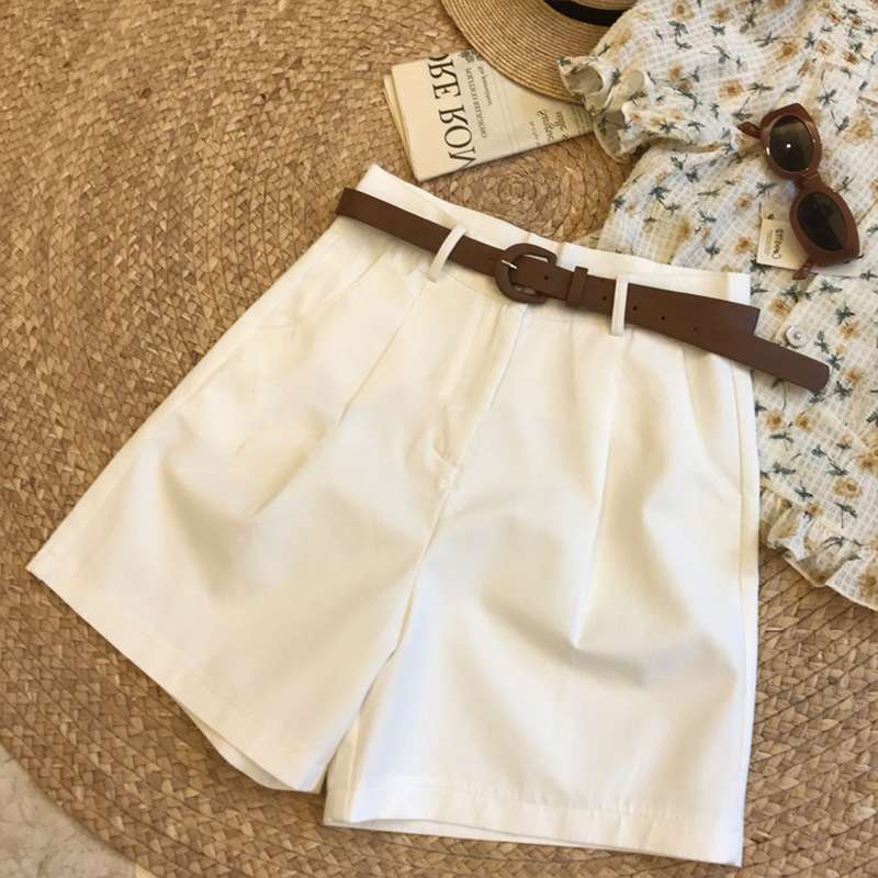カジュアルコーデ  ベルト付きゆったりショートパンツ