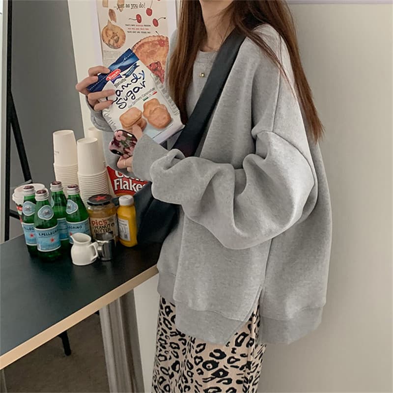 カジュアルコーデ 裏起毛トレーナー×ヒョウ柄スカート セット