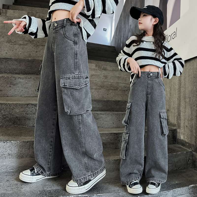 カジュアルコーデ  ゆったりカーゴワイドデニムパンツ