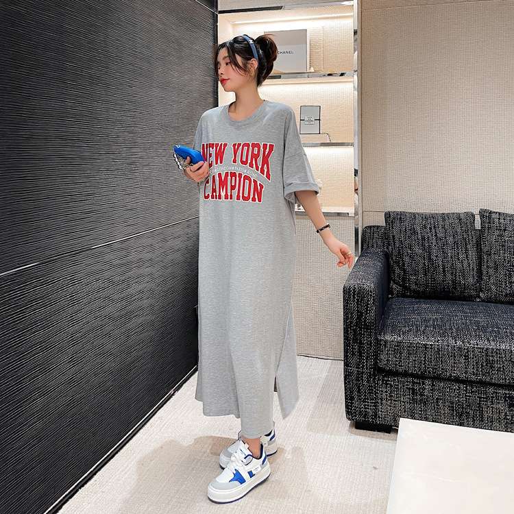 カジュアルコーデ  ニューヨークロゴゆったりTシャツワンピース