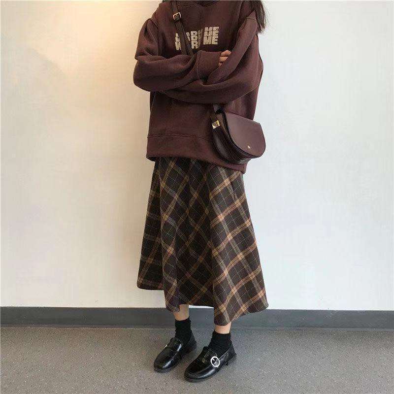 カジュアルコーデ チェック柄ミディ丈スカート