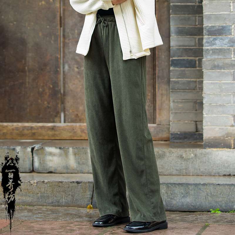 カジュアルコーデ  ゆったりコーデュロイワイドパンツ