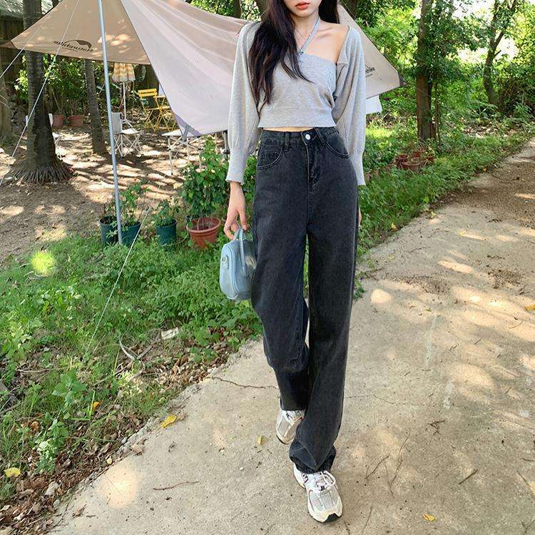 カジュアルコーデ  ゆったりストレートデニムパンツ