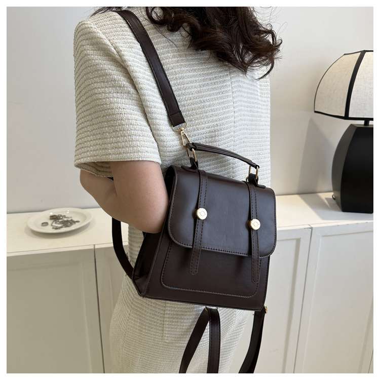 カジュアルコーデ  レトロ風フラップ付きミニショルダーバッグ