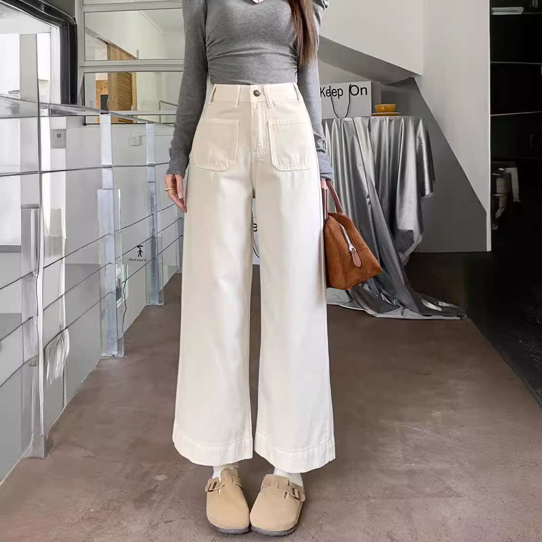 カジュアルコーデ 幅広ホワイトデニムパンツ