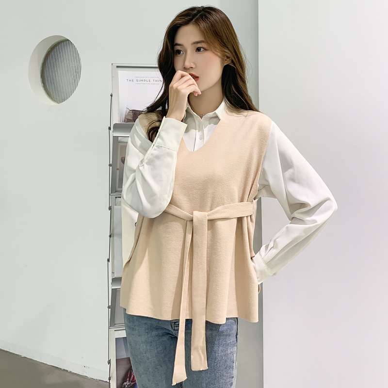 カジュアルコーデ  ベルト付きVネックニットベスト