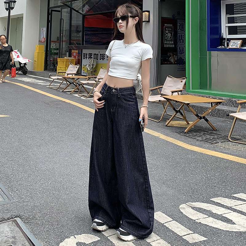 カジュアルコーデ  ゆったりワイドデニムパンツ