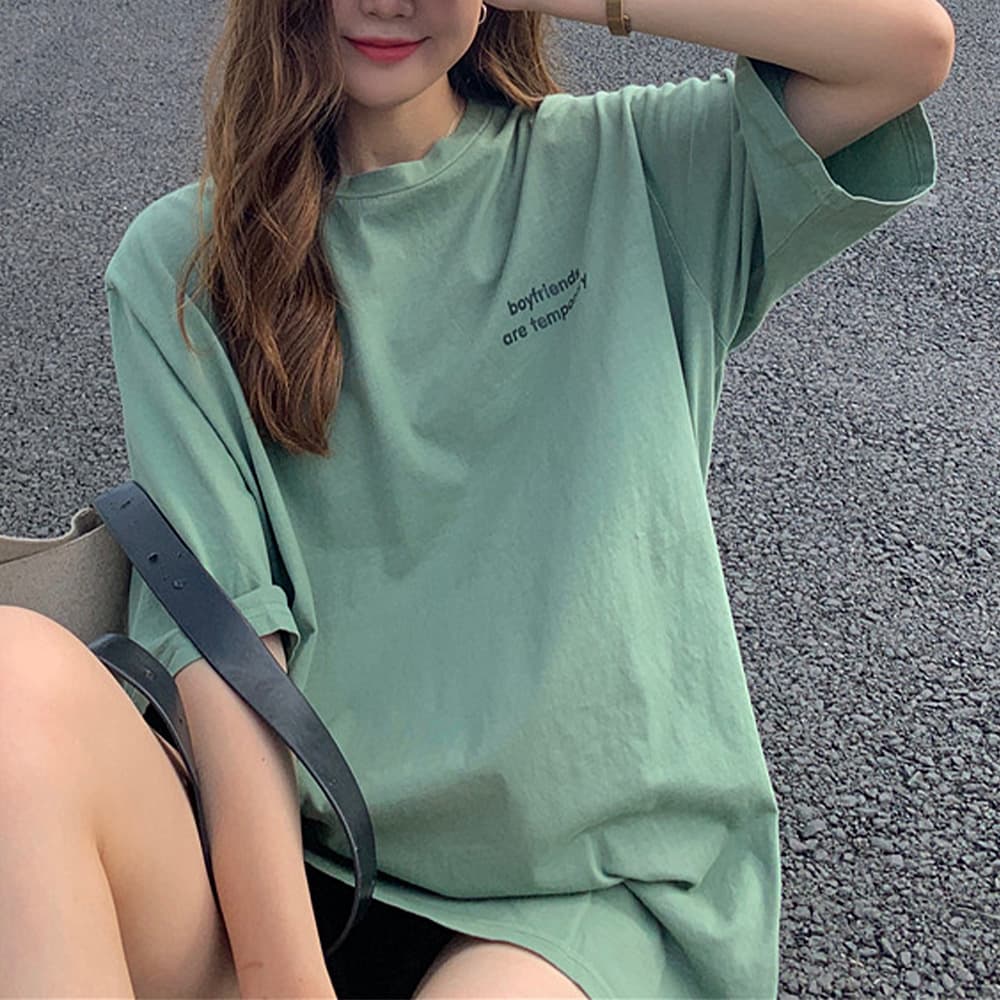 カジュアルコーデ ワンポイントロゴ ゆったりトップス 春夏