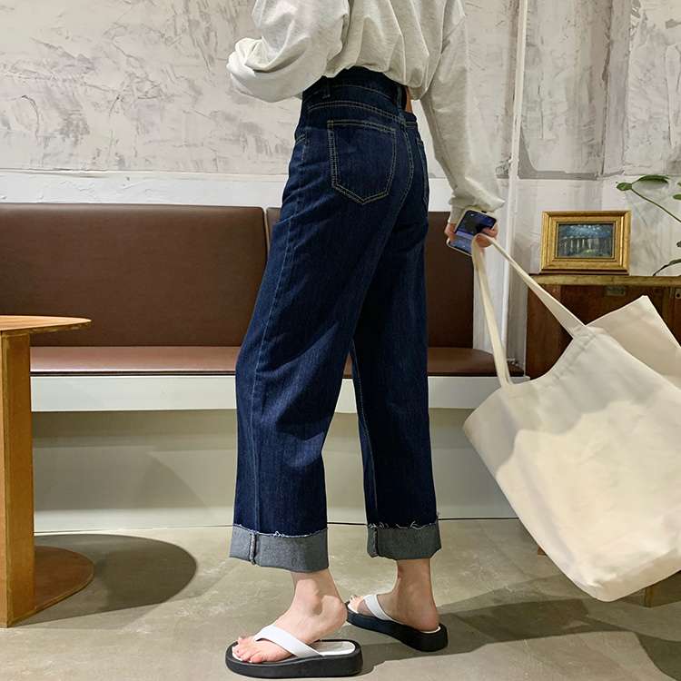 カジュアルコーデ ゆったりワイドデニムパンツ
