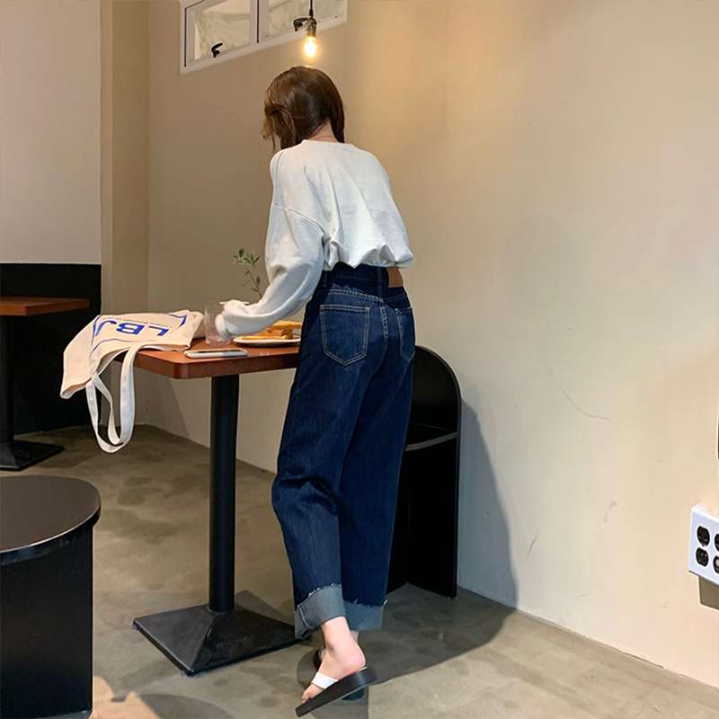 カジュアルコーデ ゆったりワイドデニムパンツ