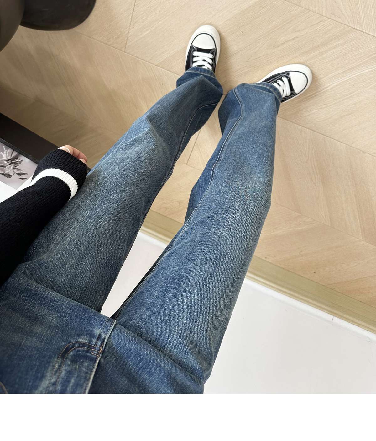 カジュアルコーデ ゆったりストレートデニムパンツ