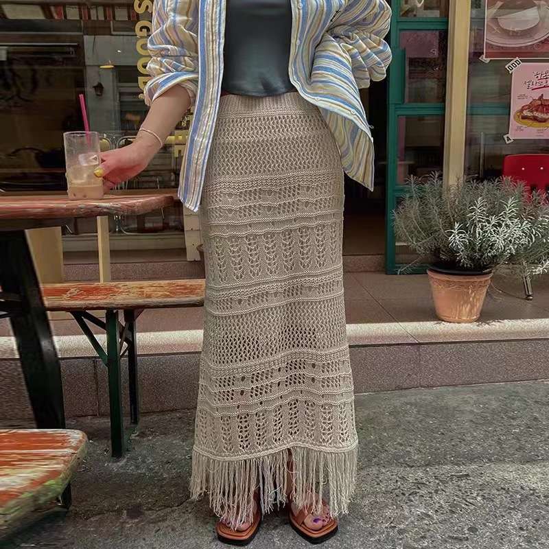カジュアルコーデ かぎ針編みフリンジマキシスカート