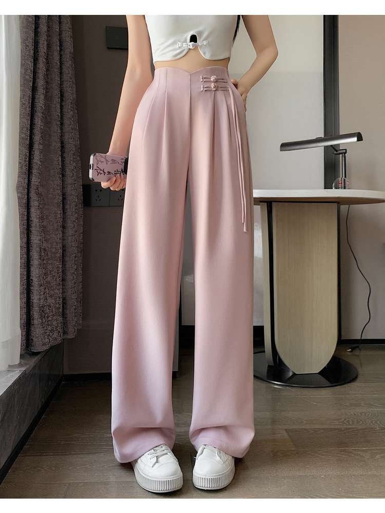 カジュアルコーデ プリーツワイドパンツ ボタン飾り付き