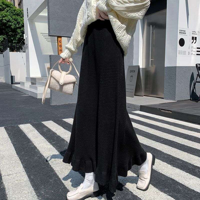 カジュアルコーデ フリルヘム ロングニットスカート