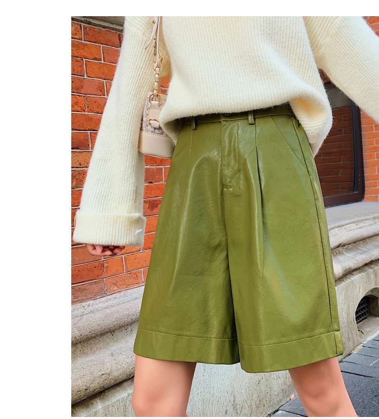 カジュアルコーデ ワイドシルエット レザー調バミューダパンツ