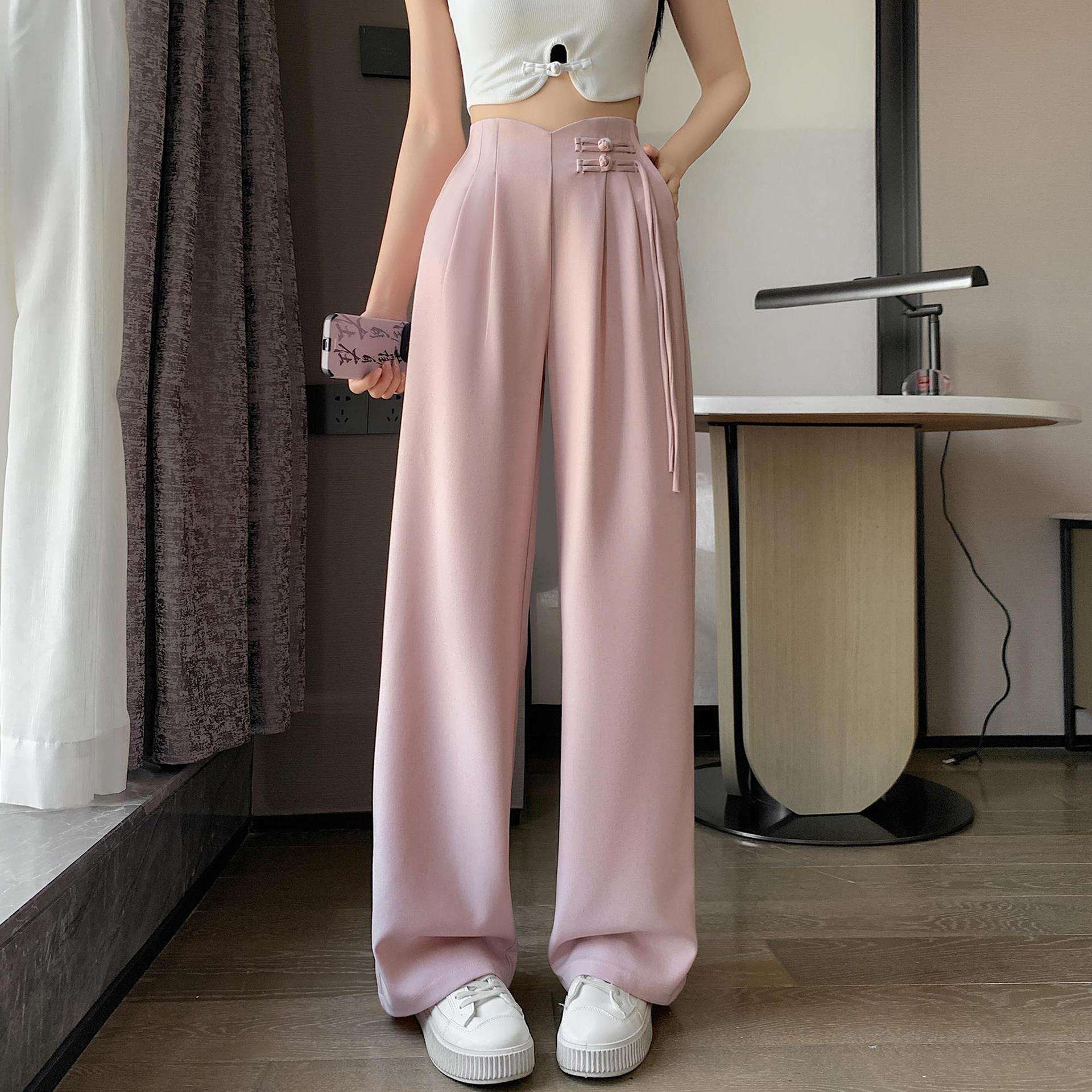 カジュアルコーデ プリーツワイドパンツ ボタン飾り付き